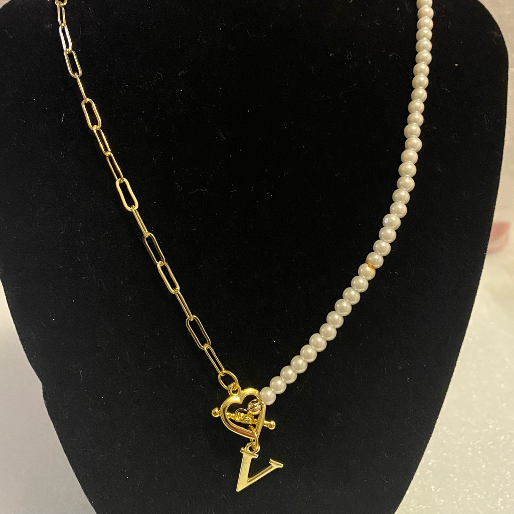 92 Pearl Gold Paperclip Heart Toggle Initial V Necklace 10$